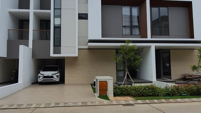 Fasilitas Umum Sekitar The Coach House